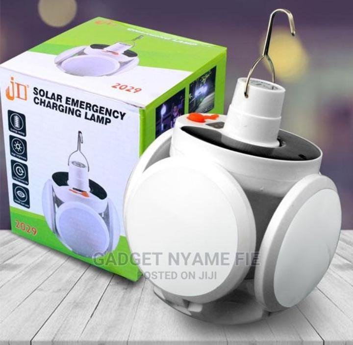 Foco o bombillo solar emergen y charning lamp