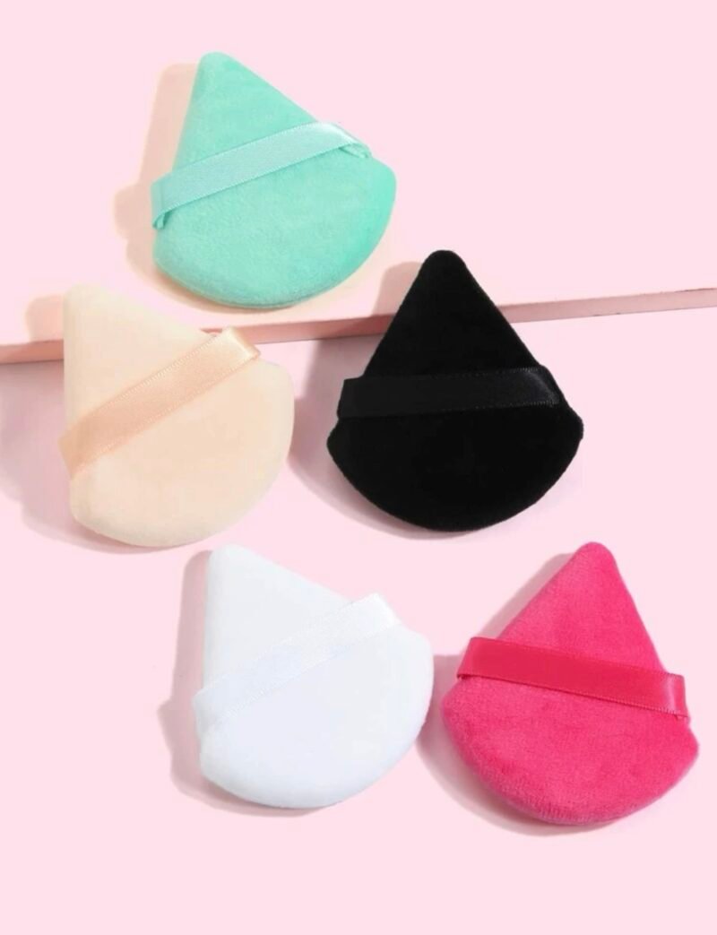 Borla en forma triangular para aplicar maquillaje