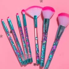 Brochas de BEAUTY CREATIONS agua y escarcha