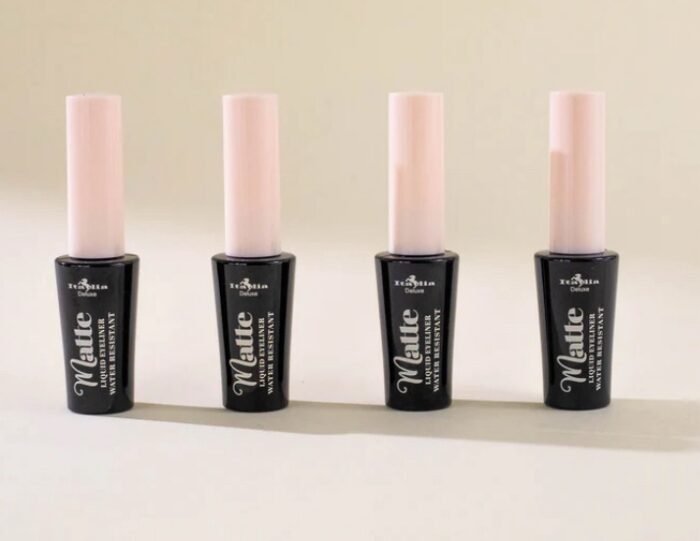ITALIA DELUXE Matte Black Liquid Eyeliner - Imagen 2