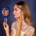 BEAUTY CREATIONS X EL CADÁVER DE LA NOVIA DE TIM BURTON - ESPEJO DE MANO "LEARN YOUR VOWS" - Imagen 2