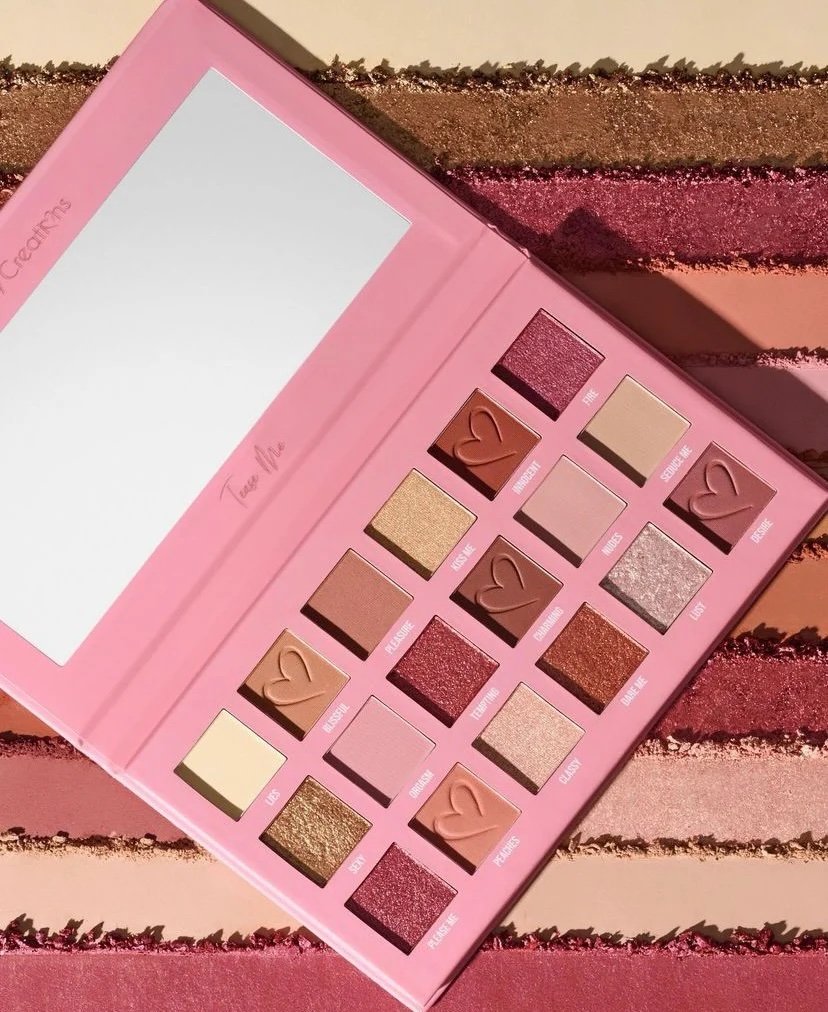 Paleta de sombras Teseme nueva Versión Beauty Creations